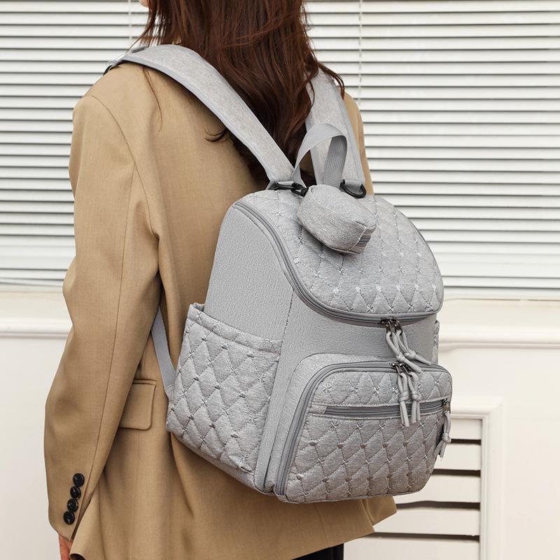 The new European and American multi-functional mommy bag goes out to commute portable mother and baby bag fashionable women's backpack