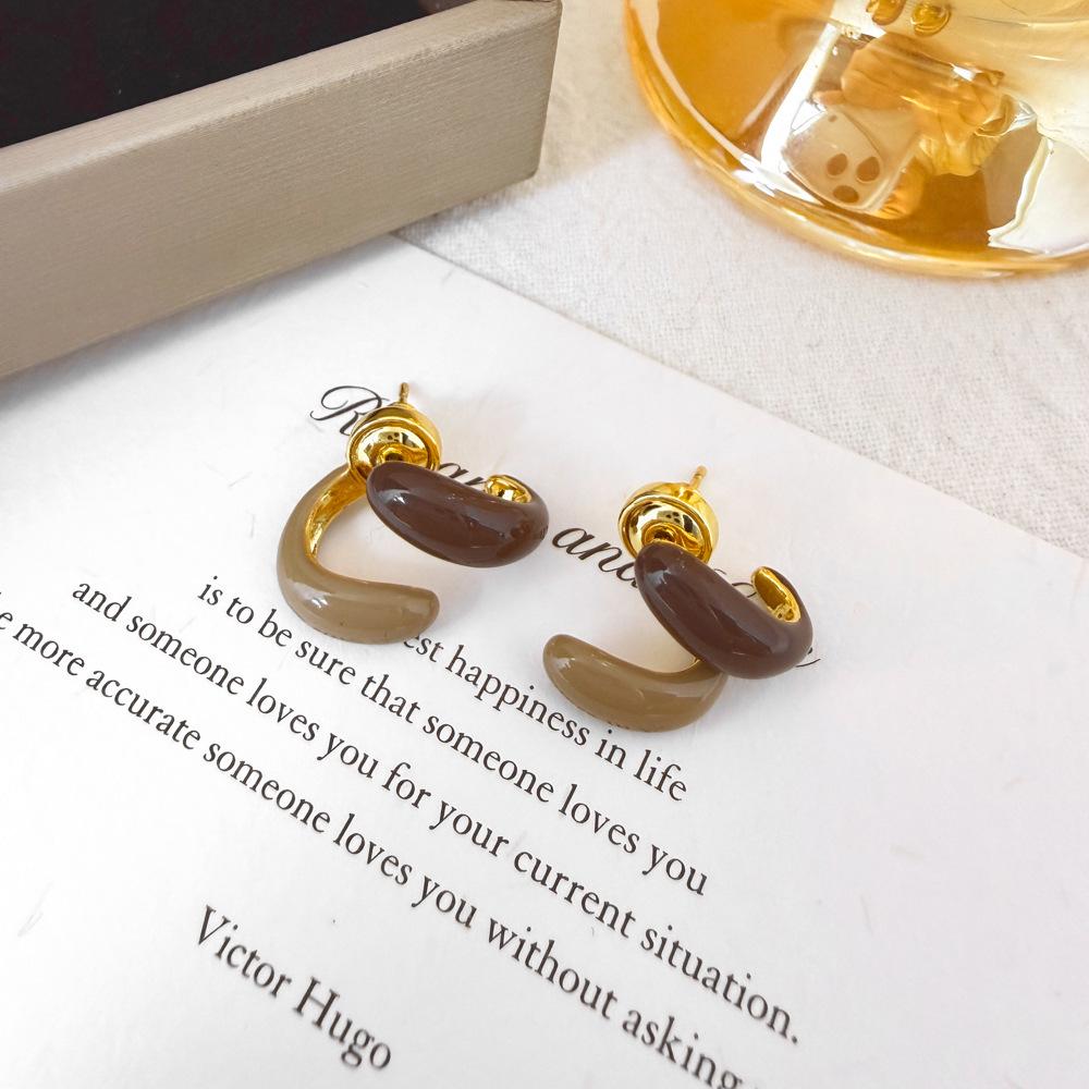 Silver Needle Clover Stud Earrings: Retro Hong Kong Style, Elegant and Fashionable Women's Luxury Jewelry.