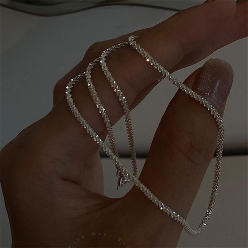 

Women Sparkle Fragmented Light Fine Chain Minimalist Daily Clavicle Necklace 1pcs срібний