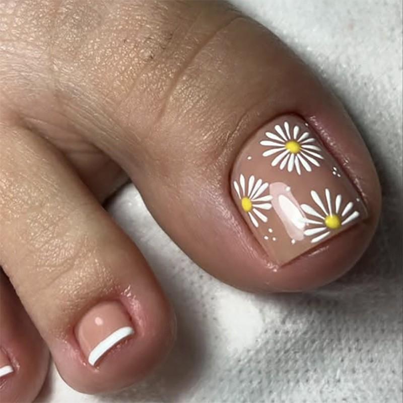 

New Spring Summer Products Daisy Flower Toenails Simple Fresh Toenail Art French White Foot Style Wearing Nail Plates