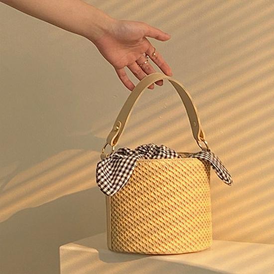 

Соломенная сумка-ведро в клетку с бантом 2025: Универсальная сумка кроссбоди и на плечо для женщин бежевый