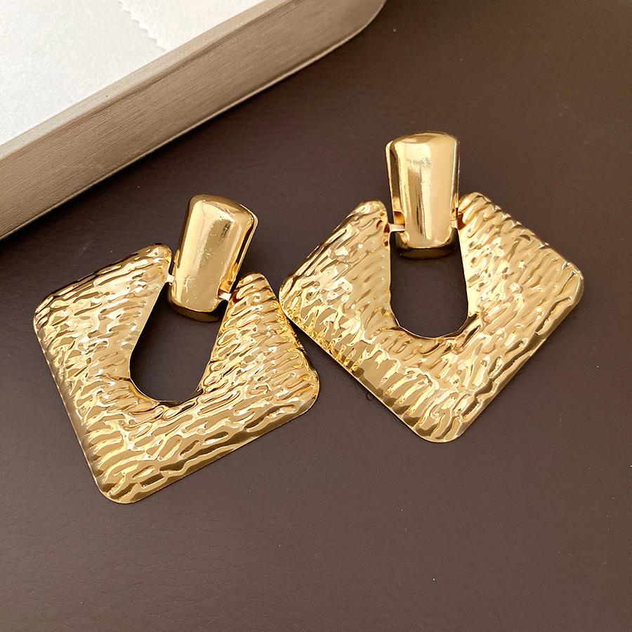 European and American silver needle metal pleated rhombus pendant earrings fashionable simple earrings light luxury high-end earrings women