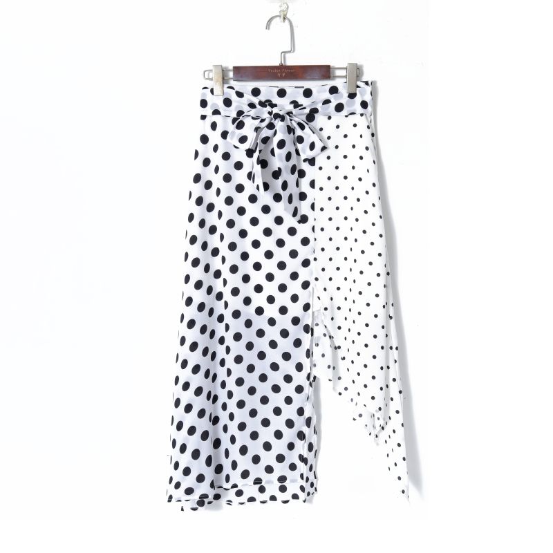 

Юбка в корейском стиле контрастного цвета в горошек с нерегулярным вырезом White L