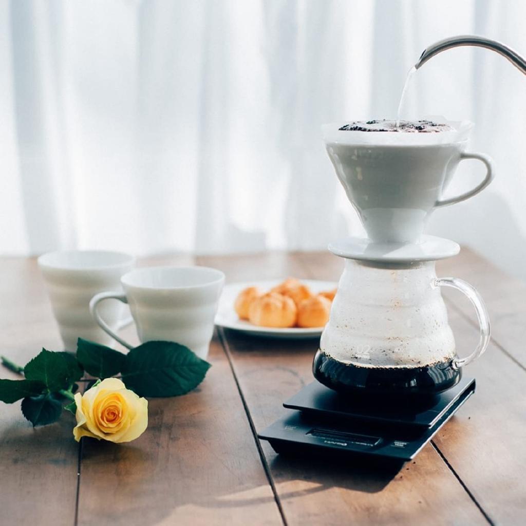 HARIO V60 Keramik Kaffee-Filterhalter 02 Weiß 1-4 Tassen Hergestellt in Japan Arita-Porzellan VDCR-02-W