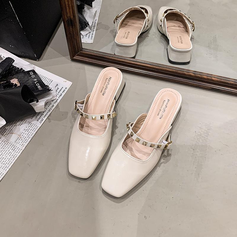 

Сандалии с квадратным носком и сумкой на союзке женские 2025 корейская версия шлепанцы с заклепками для улицы летняя обувь на низком каблуке на толстом каблуке полусабо одинарная обувь coo 40