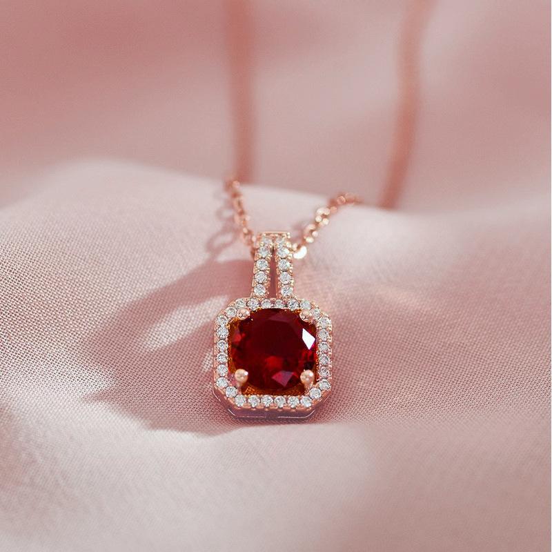 

Роскошный кулон «Красное сокровище» 2 карата, женское премиальное изысканное колье из розового золота с полным бриллиантовым покрытием.