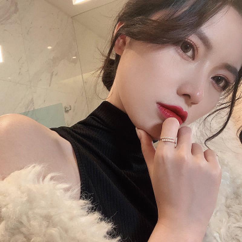 Double Layer Pearl Ring: Women's Cold Style Japanese Luxury Geometric Fashion Ring
