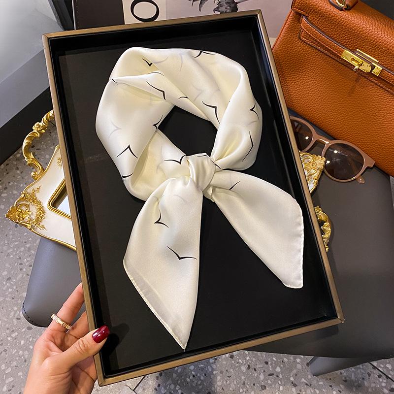 Damen Sommer Seidenschal: Leichtes, luxuriöses kleines quadratisches Halsaccessoire