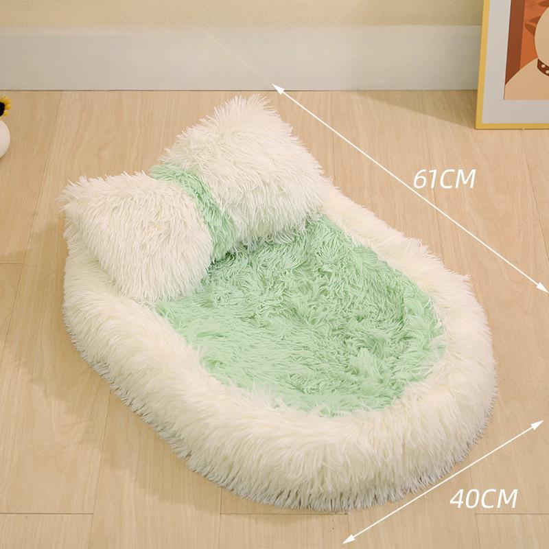 

Кровать для кошек на все времена года. Кошки и собаки спят в закрытом зимнем теплом коврике для домашних животных. Зимняя кровать для домашних животных.