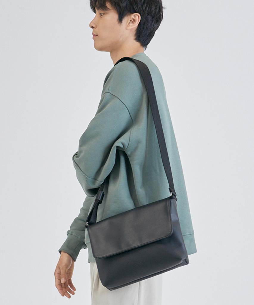 National Publicity Anza Hq Leather Messenger Crossbody Bag