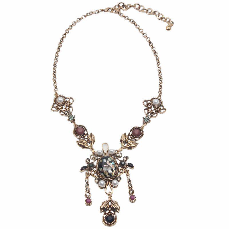 European & American Retro Court-Style Clavicle Necklace: Versatile, Elegant Sweater Chain for Women