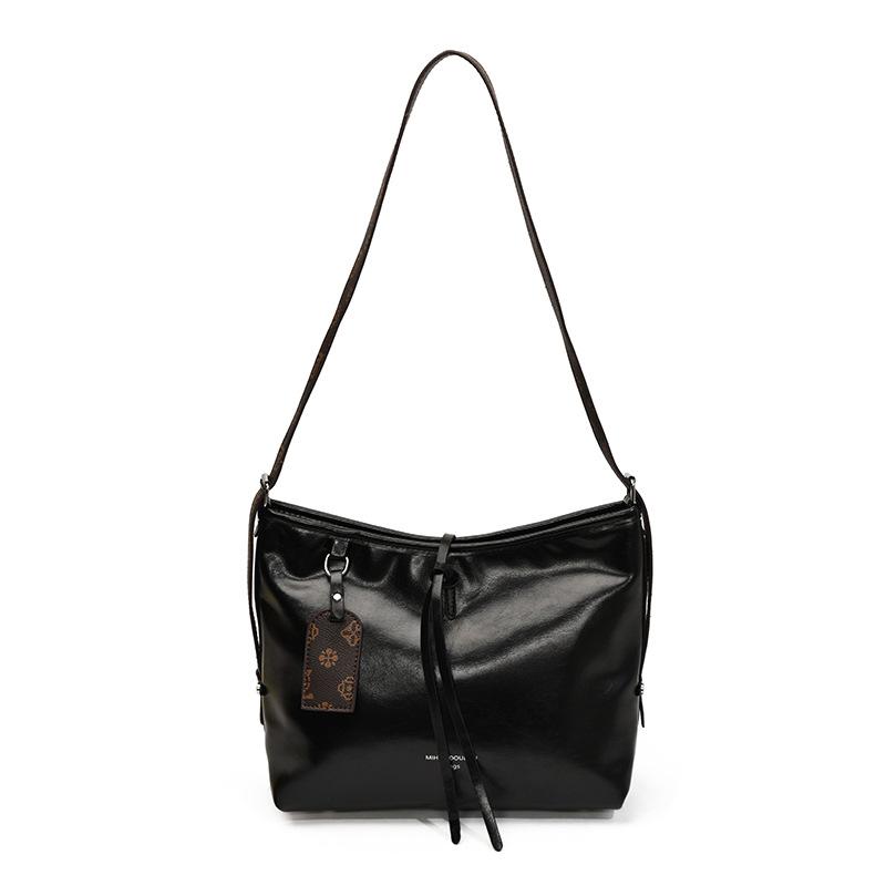 

Large capacity tote bag new simple leisure travel shoulder bag women s premium texture oblique commuter messenger bag чёрный