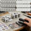 25/50 Stück 37mm Blech Rohling Button Abzeichen Kits – Glänzende Metallmedaille mit Anstecknadel, Handgemachte DIY Bastelbedarf für unabhängiges Gestalten