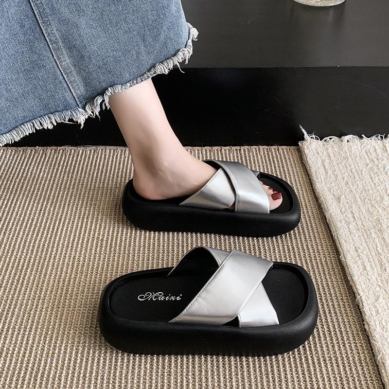 Premium silver platform slippers women's summer wear 2025 new fashion sandals French beach slippers