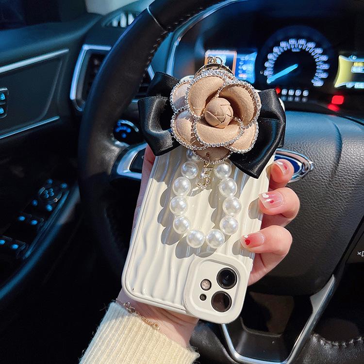 Elegant Camellia Keychain with Pearl Chain & Rhinestone Edge – Perfect Car Key Accessory & Bag Charm