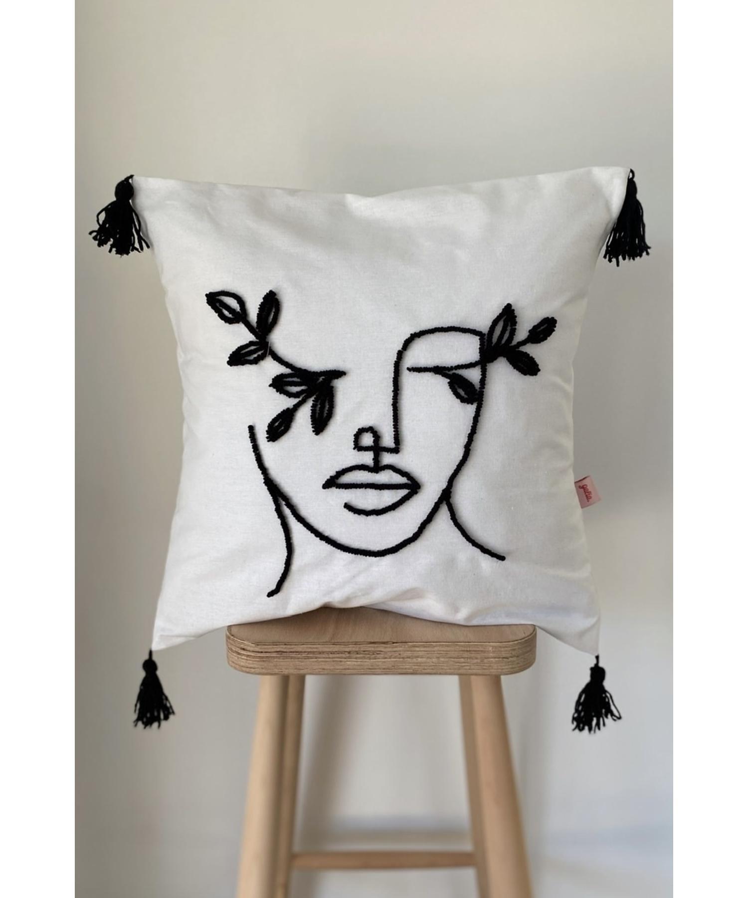 

One Line Art Punch Pillow Cushion With Face Figure With Inner Filling 45*45 Cm