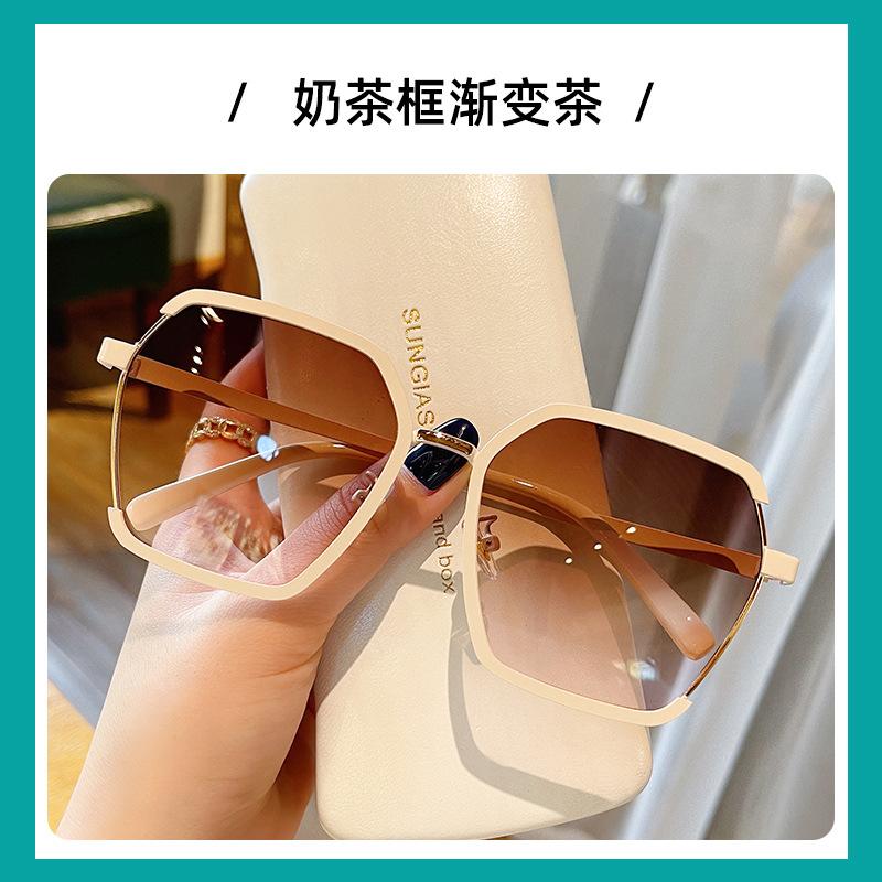 26New trendy high-end fashion sunglasses High-end, face-slimming, UV-protective sunglasses for women Milk tea frame gradient t