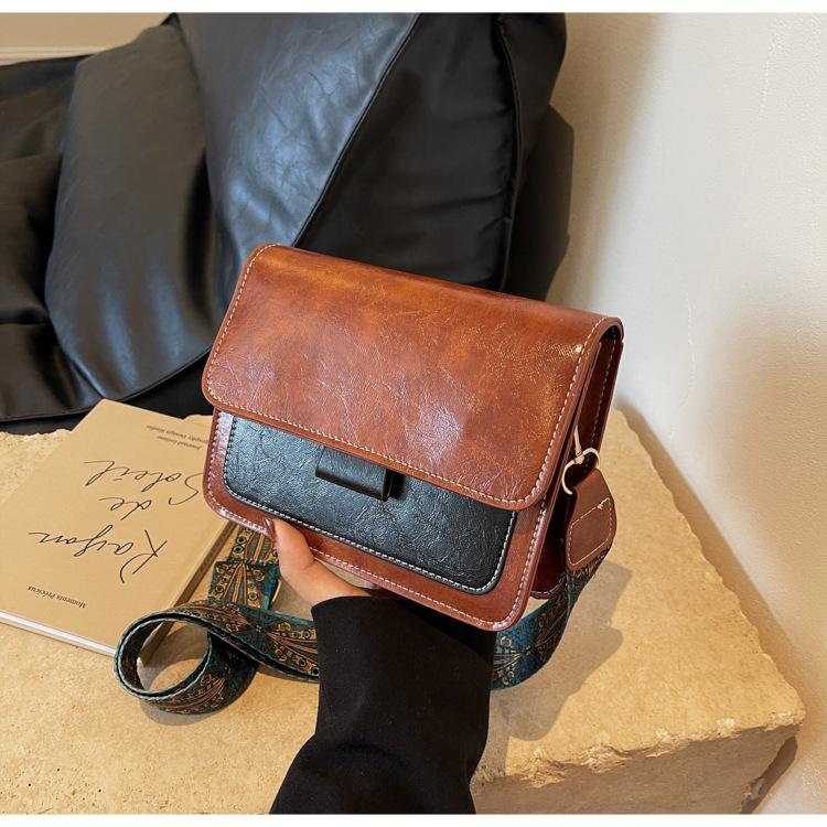 

Жіноча сумка в іноземному стилі ретро-сумка з масляної шкіри Жіноча сумка-месенджер 2024 новий колір у відповідності до портативної діагональної хрестової жіночої квадратної форми темно-коричневого кольору