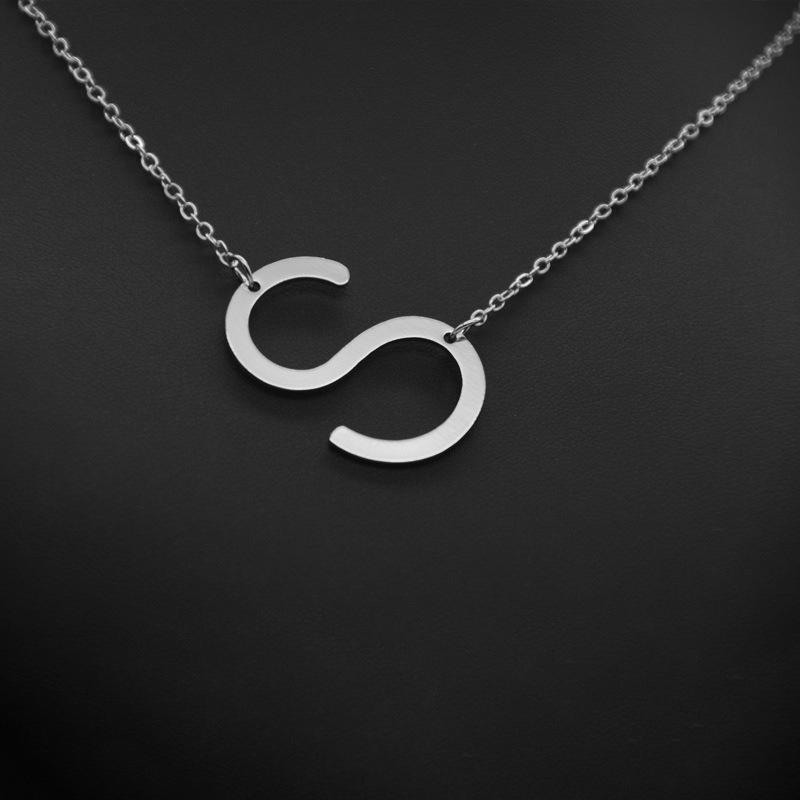 Kvinne 26 engelske bokstaver Ornament Ripple Chain Personlig brevkjede