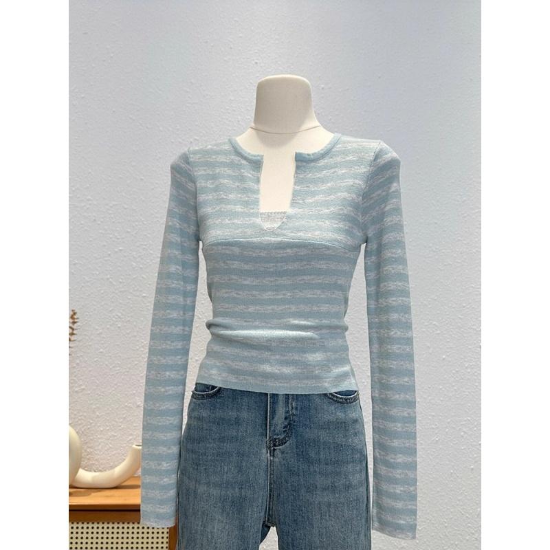 A High-end Striped Long-sleeved Knitted Sweater for Women's Autumn Fashion, with A Slimming and Form-fitting Look. Two Unique Waist-hugging Tops