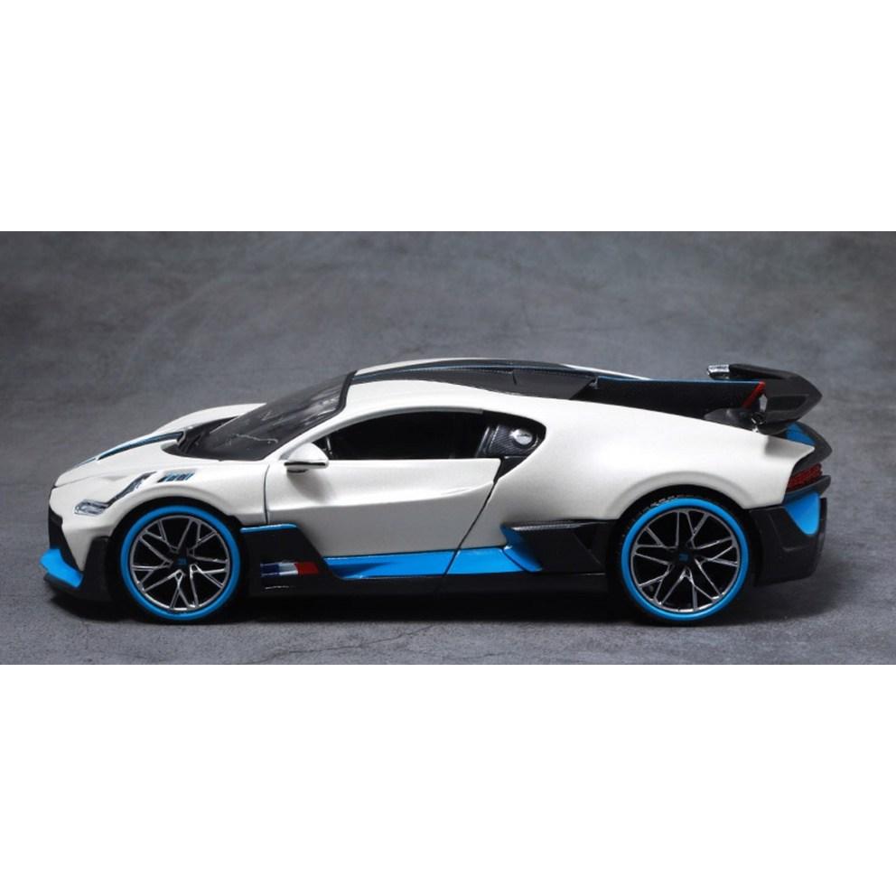 Maisto 1:24 Bugatti Divo Kovový model auta, bílý