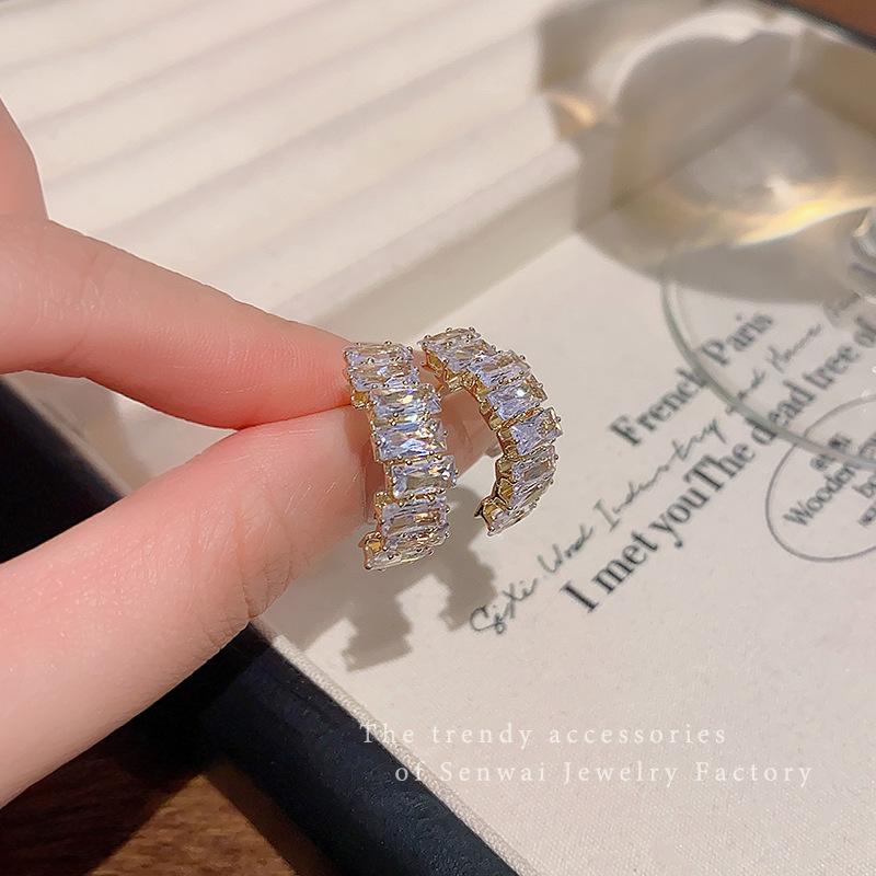 Изысканные серьги-гвоздики с супер-блестящим цирконом для женщин, нишевый дизайн, взрывные серьги-гвоздики, Корея, Донгдаймун, ухо