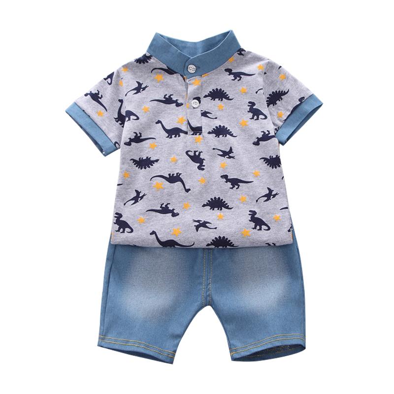 

Комплект из двух предметов для мальчиков с короткими рукавами и шортами с принтом динозавра. Летняя детская одежда XL/110
