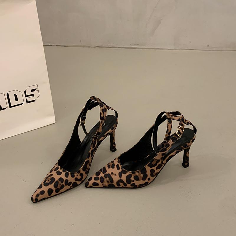 

Сексуальные туфли на высоком каблуке с леопардовым принтом, женские, новинка лета 2025 года, с острым носком, полузакрытого типа, модные сандалии с пряжкой, красивые женские шлепанцы 43 цветной печати леопарда