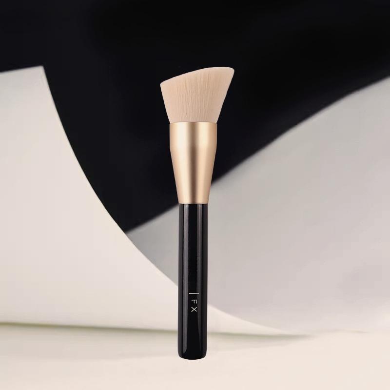 THE MAXIMIZING FULL FACE BRUSH Angled Smooth Foundation Cream Makeup Brush