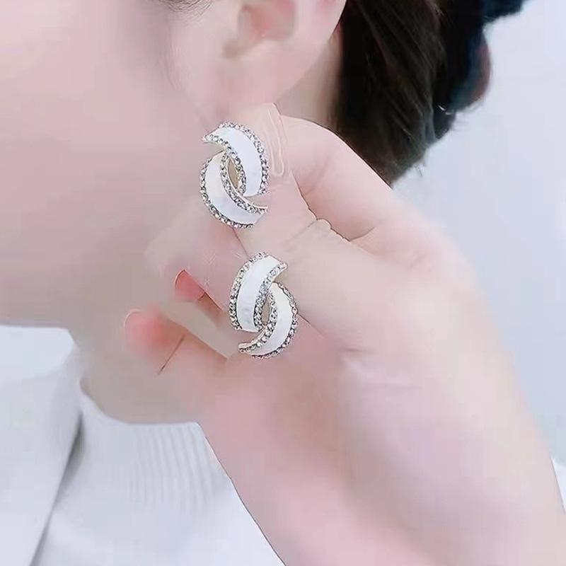 Fashion Geometric Bow Flower Pearl Earrings Women'S Premium Versatile Small Fragrant Wind Earrings