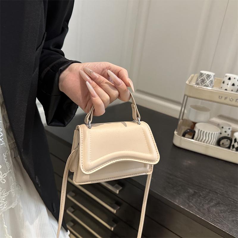 Niche design bag women's 2025 new trendy retro handbag fashion women's bag shoulder messenger bag