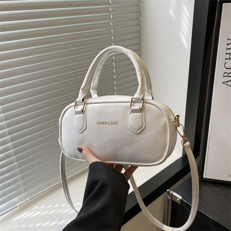 Hand carry fashion tote bag 2025 spring and summer new simple casual shoulder bag high-end trend oblique span bag
