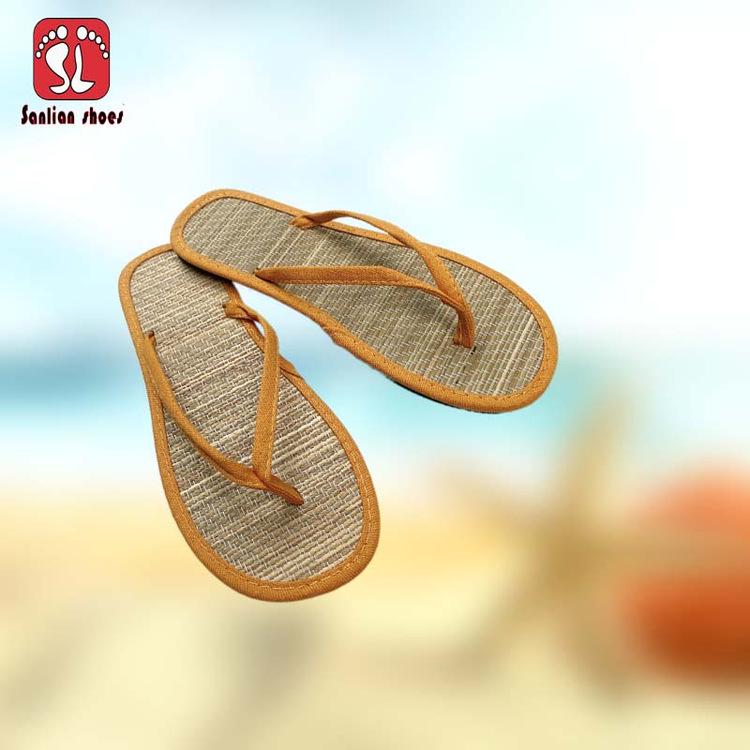 

Japanese-Style Summer Outdoor Straw Slippers: Unisex Rattan Flip-Flops for Couples 39 помаранчевий