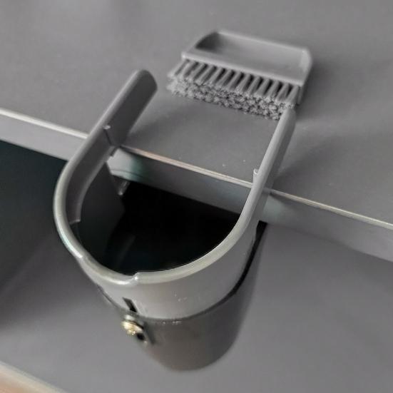Trash Can 0.5L Mini Hanging Desktop Garbage Can with Broom Brush Compact Design Easy To Install Tiny Trash Bin Countertop Wastebasket