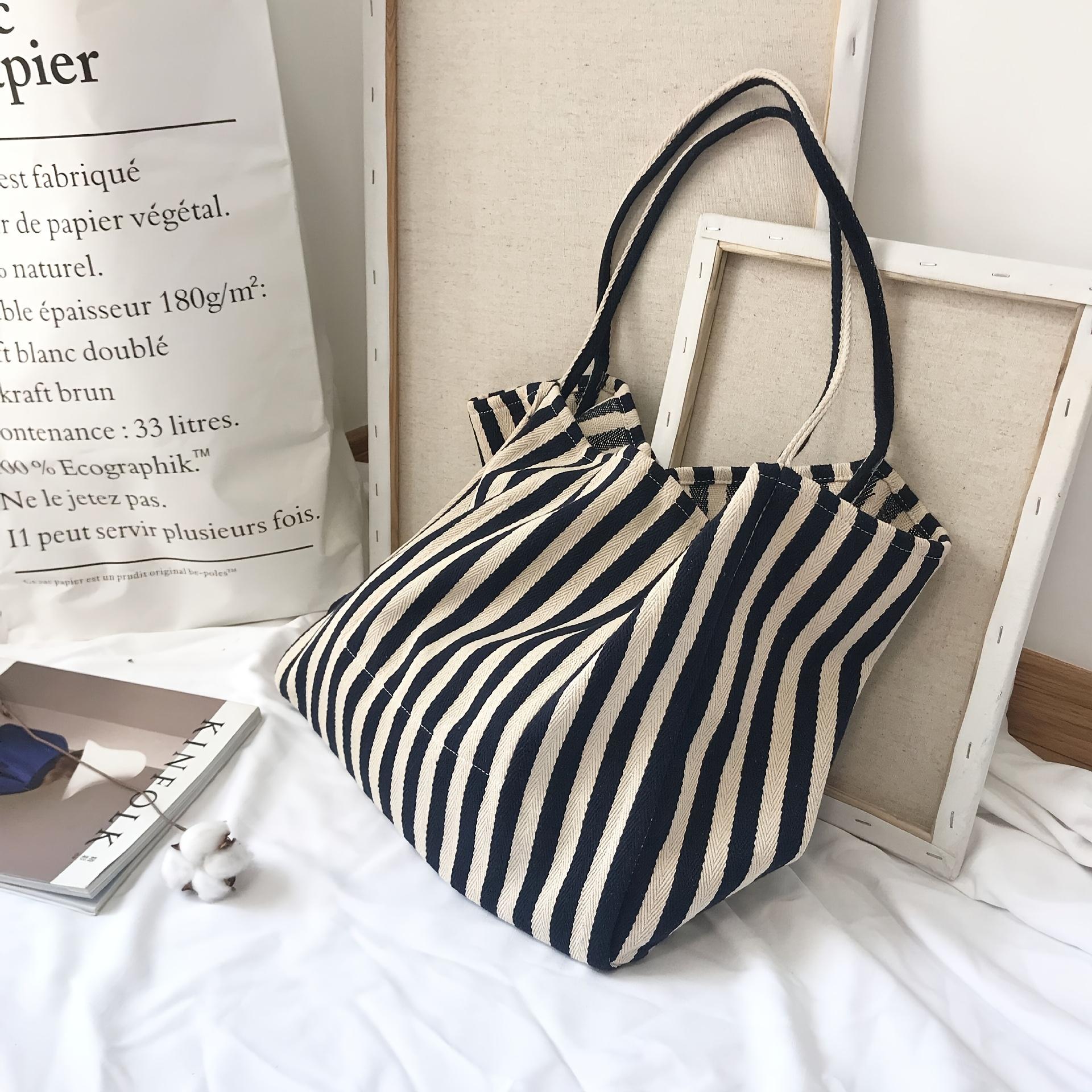 Полосатая сумка через плечо большой вместимости с фиксированными ручками - Повседневная, Складная, Идеально подходит для повседневного использования, Сумка через плечо