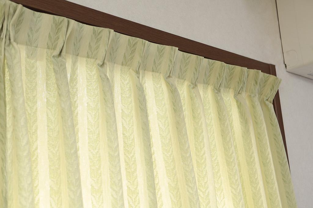 Einfache Installation ohne Schrauben oder Nägel! Vorhangschiene, Spannschiene, ausziehbare Schiene, Heavy-Duty, weiß (79-130cm)