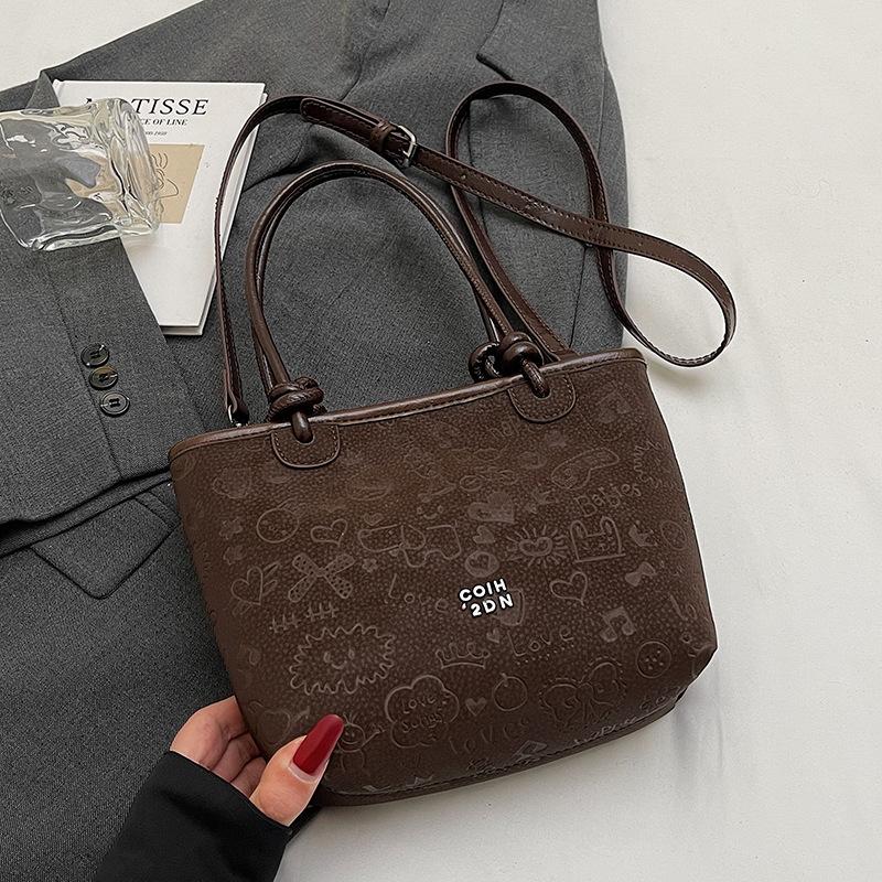 

This year, it is popular for niche texture, high-end sense, cute, embossed portable bucket bag, female versatile temperament, commuter messenger bag.