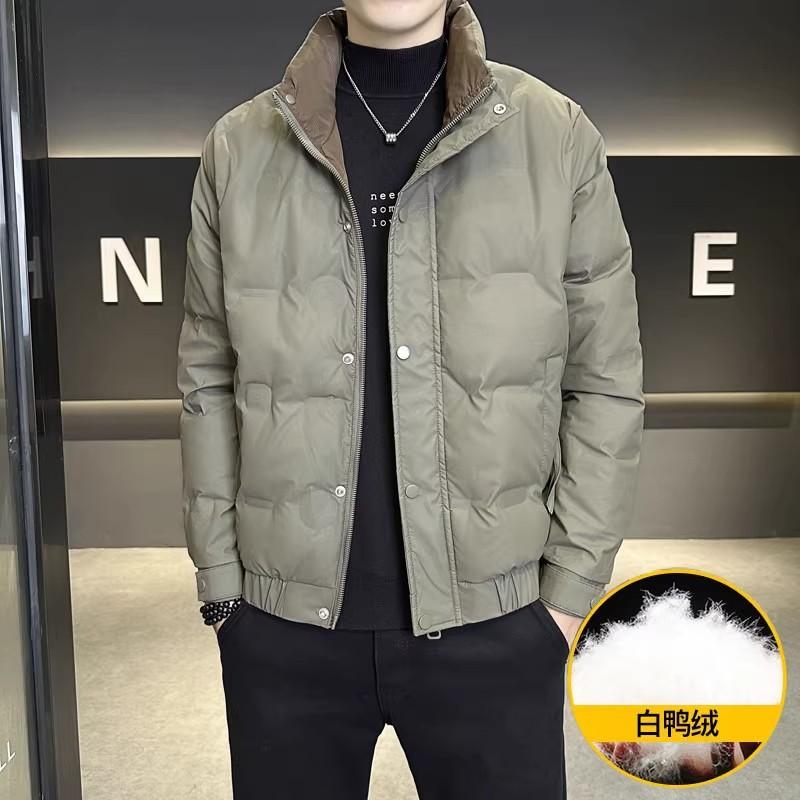

Trendy men s solid color simple stand-up collar down jacket 2025 winter men s casual versatile down warm jacket men s cotton jacket 5XL зелёный