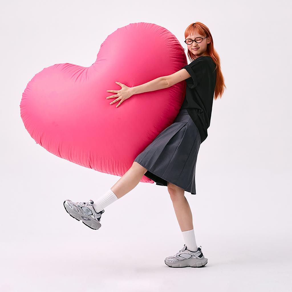 New MLB New York Yankees Heart SS25 T Shirt Unisex Black 3ATSH0153-50BKS