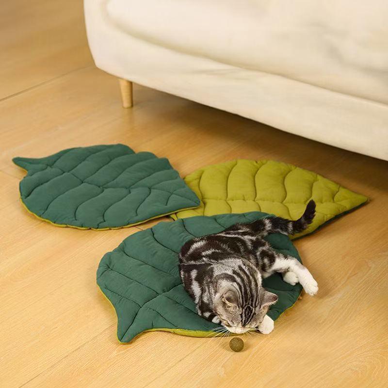 Reversible Pet Mat Cotton Leaf Shape Thermal Insulation Cat Dog Bed Pad Non Slip Crate Mat Lightweight All Season Floor Cushion Kennel Liner Washable