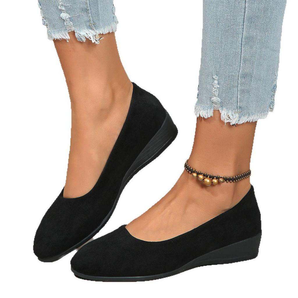 Mocassini Sneakers da Donna Taglie Forti con Punta Acuta e Tacco a Zeppa - Primavera 2024