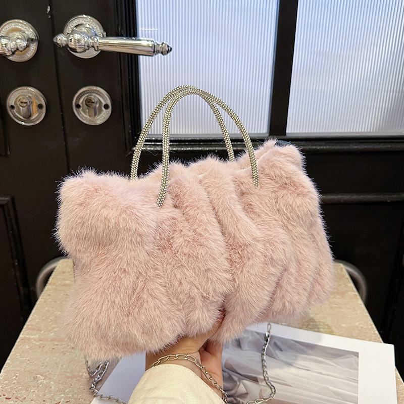 2024 Trendy Handheld Plush Cloud Bag: Furry Chain Crossbody for Women, Perfect for Autumn/Winter