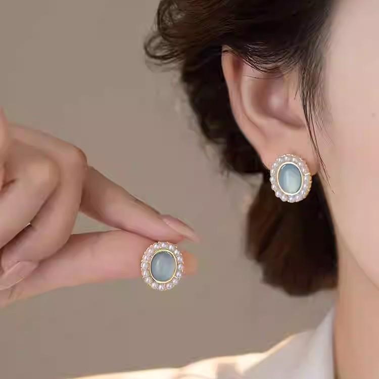 Round French Xiaoxiangfeng Premium Sense Geometric Opal Earrings Light Luxury Accessories Versatile Factory