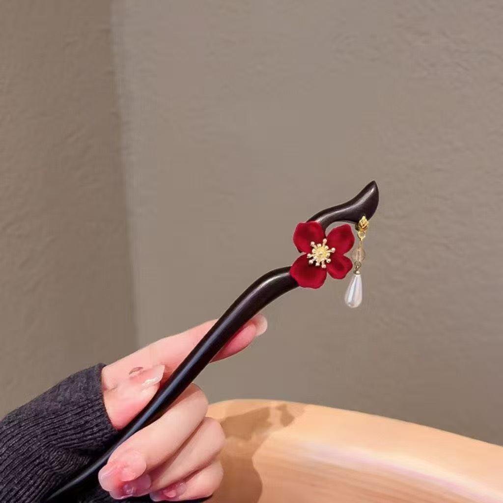 Sandalwood Women's Hairpin: Elegant Modern-Chinese Style Wooden Updo Stick