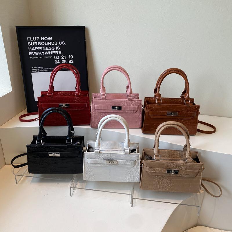 Crocodile pattern retro solid color 2025 fashion casual large capacity aesthetic new texture portable messenger small square bag