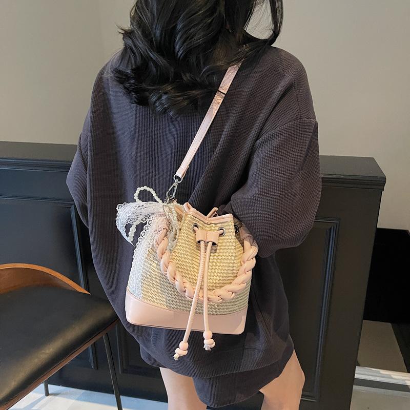 Hand Carrying Bucket Bag Women's New Fashion Pattern Drawstring Shoulder Bag Versatile Commuter Messenger Bag