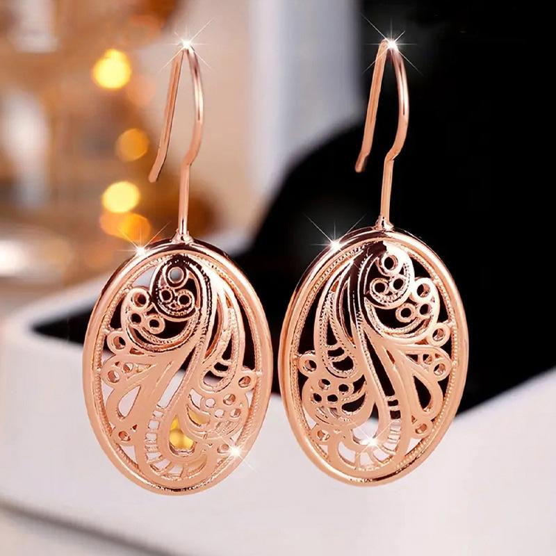 Creative geometric earrings, stylish high-end hollow carved ear hooks, exquisite and elegant versatile earrings