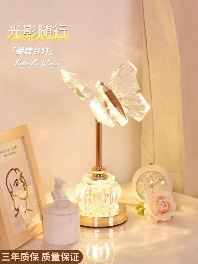 Table Lamp Retro Gold Acrylic Butterfly LED Desk Lamp Hotel Villa Art Decor LED Table Light Living Room Bedside LED Desk Lights