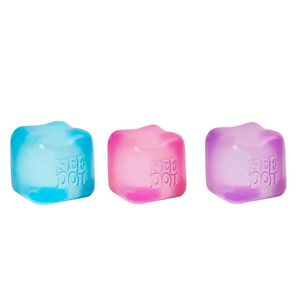 Schylling Needoh Nice Cube - Stressabbau Squishy Spielzeug, Sensorisches Spielzeug, Würfel Quetschball, Frustabbau Spielzeug, Geschenk für Kinder, Rot Lila Blau, Sn