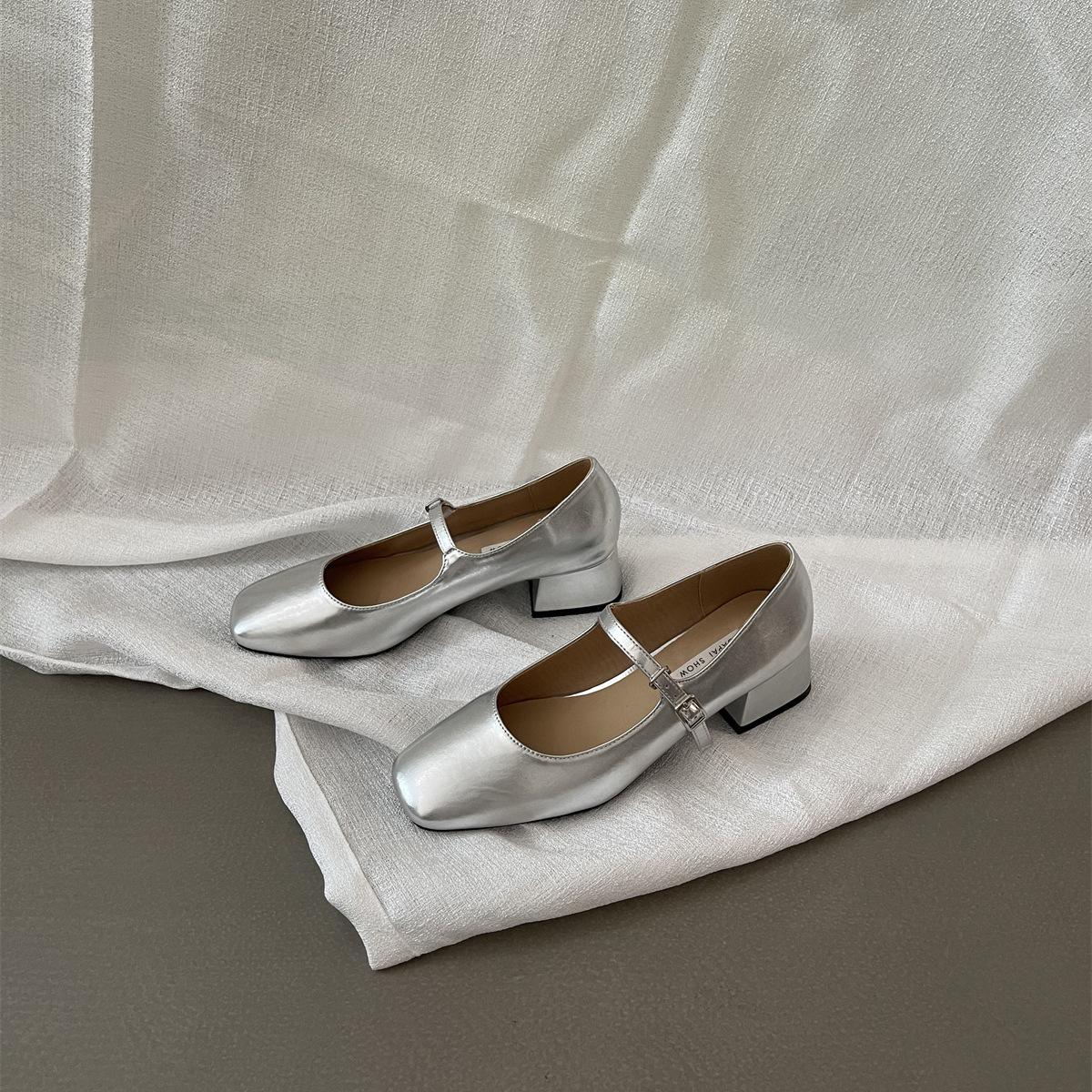 

Серебристые одинарные туфли женские на среднем каблуке 2025 года, новые темпераментные туфли феи на толстом каблуке Мэри Джейн для поездок на работу 39